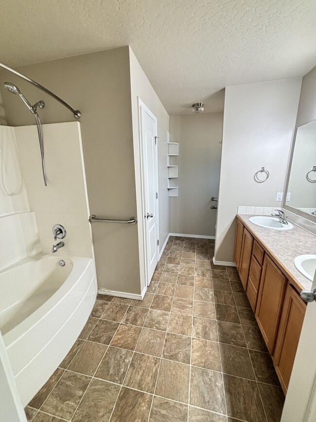 Building Photo - 2260 N Baywing Hawk Pl