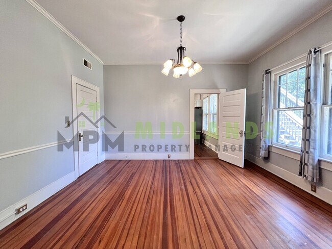 Building Photo - 2417B Clark Street