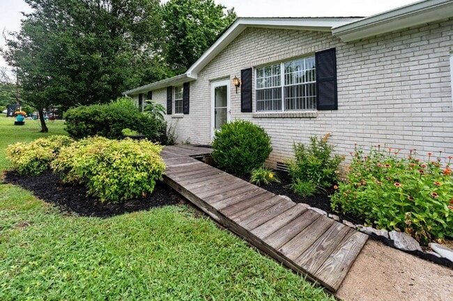 Building Photo - 207 Whitnel Dr