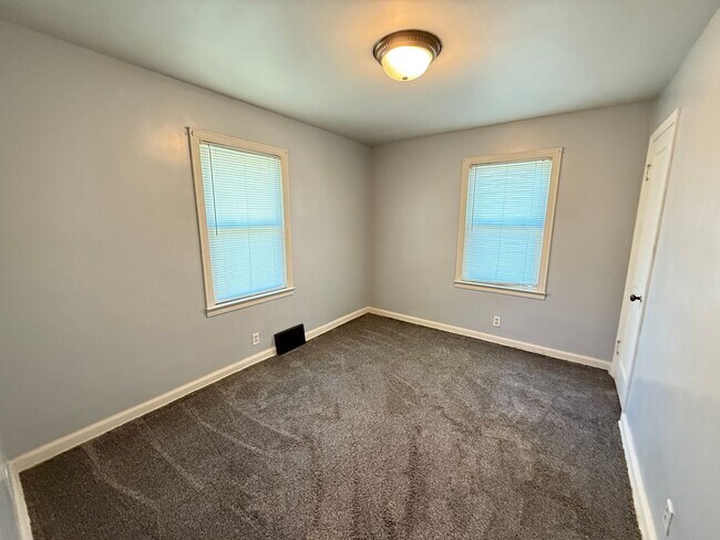 Building Photo - Single Family Home-Northwest School District *FREE AUGUST 2026 RENT*