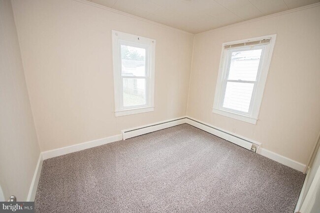 Building Photo - 1226 Pemberton Dr