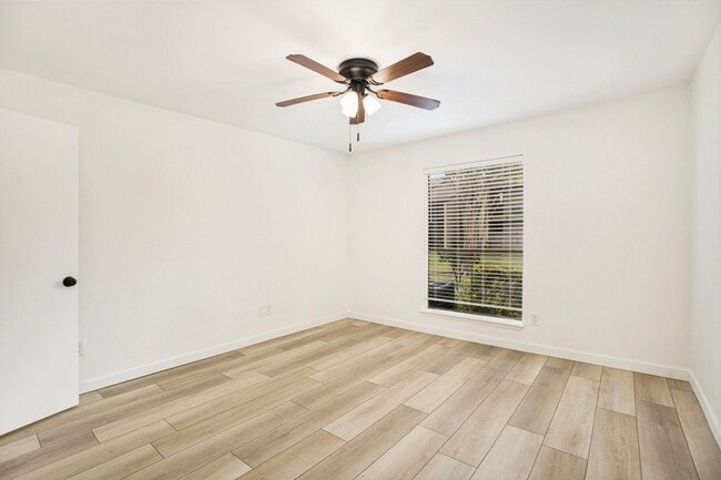 Building Photo - 3300 Pebblebrook Dr