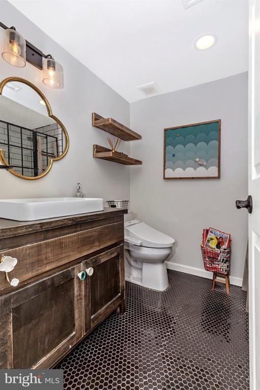 Building Photo - 703 Mountainview Dr