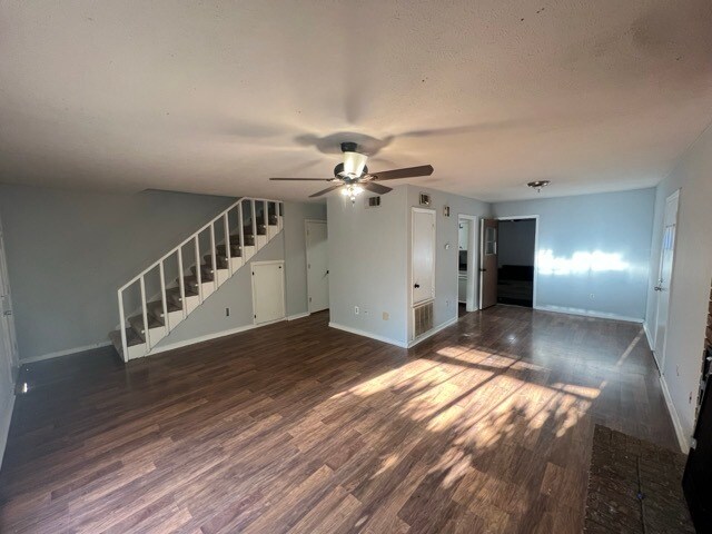 Building Photo - 562 Woodland Hills Pl