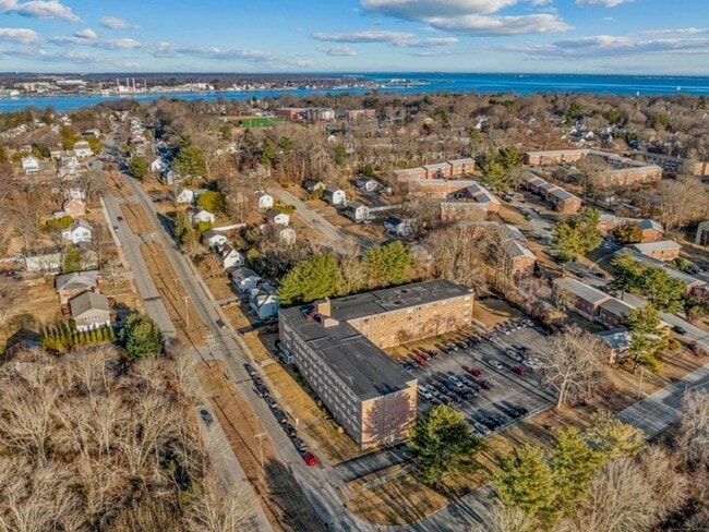 Building Photo - 70 Farmington Ave