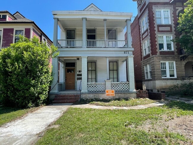 Building Photo - 871 Mulberry St