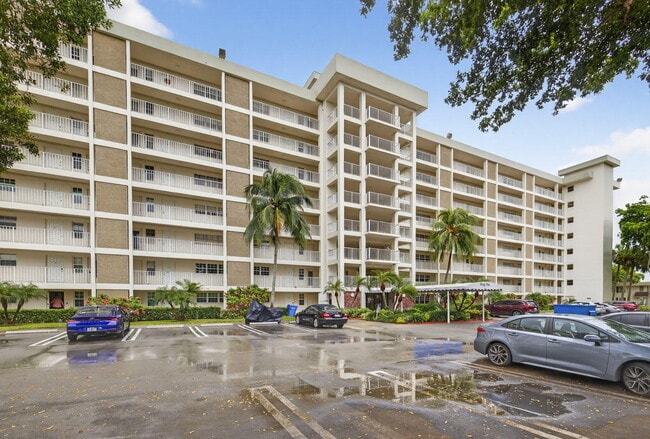 Building Photo - 3091 N Course Dr