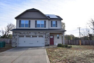 Building Photo - 4 Bedrooms and 2.5 Baths- PET CONSIDERED!