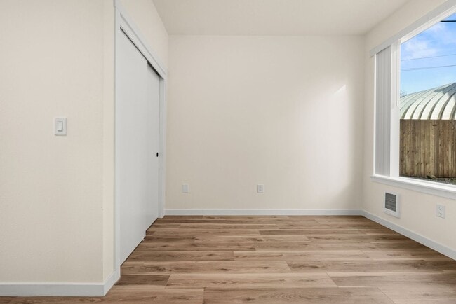 Building Photo - Vancouver Townhouses