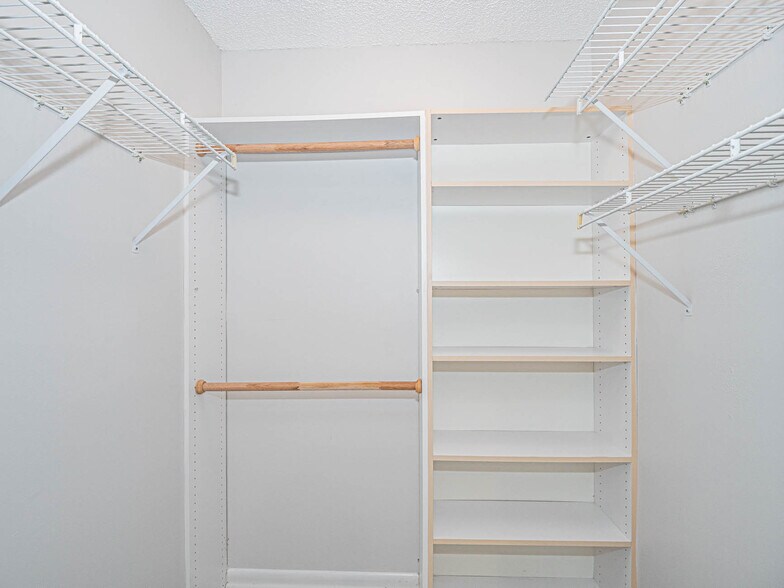Building Photo - 13312 Touchstone Plz
