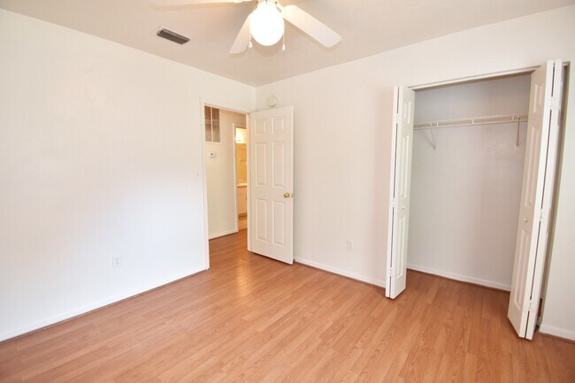 Building Photo - * RENT SPECIAL $200 OFF RENT NEW PRICE $21...