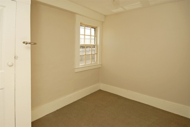 Building Photo - 442 Middle Street