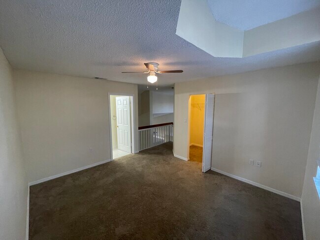 Building Photo - 3203 Glenmoor Dr