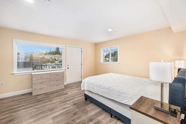 Building Photo - 2531 Wallace St