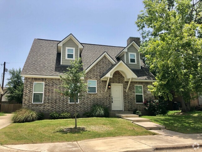 Building Photo - 113 Ehlinger Dr