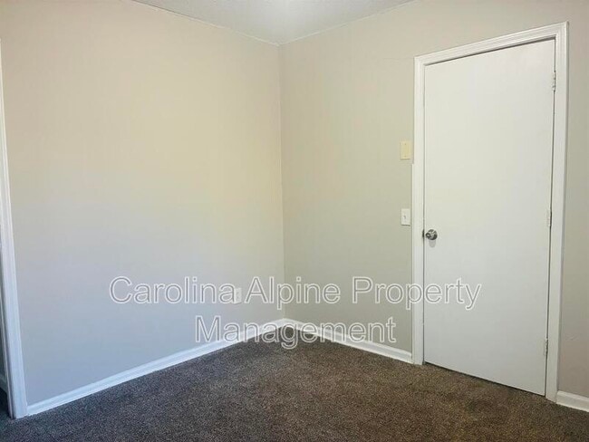 Building Photo - 807 Shaver St