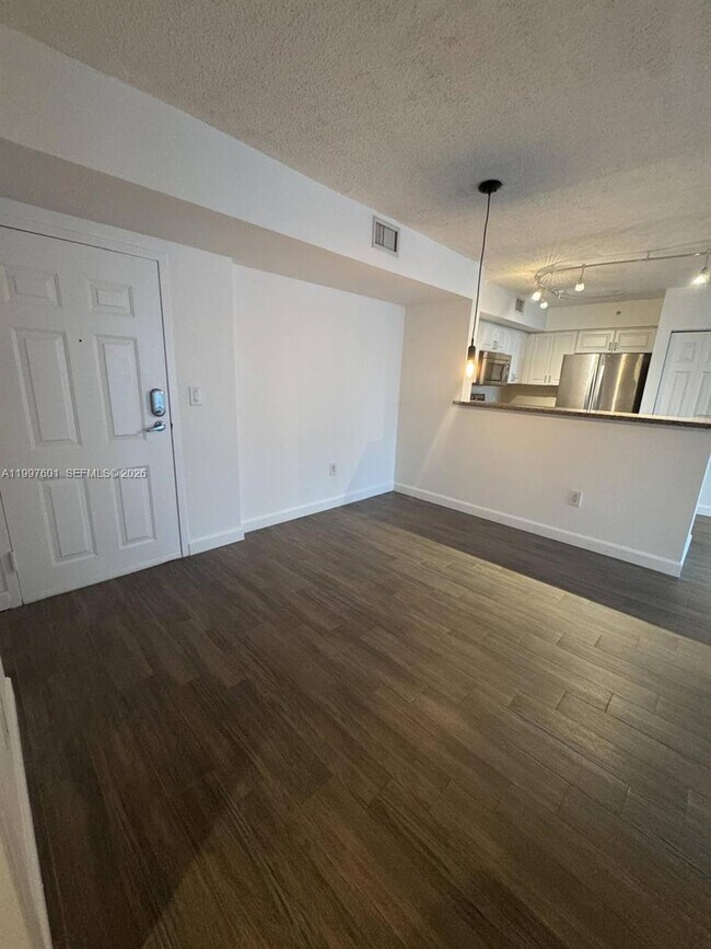 Building Photo - 1155 Brickell Bay Dr