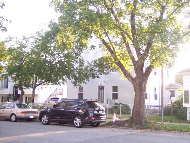Building Photo - 427 High St
