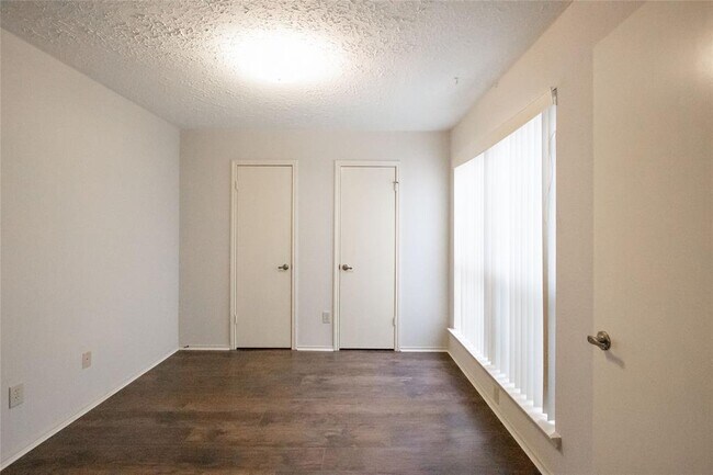 Building Photo - 2034 Creek Valley Ln