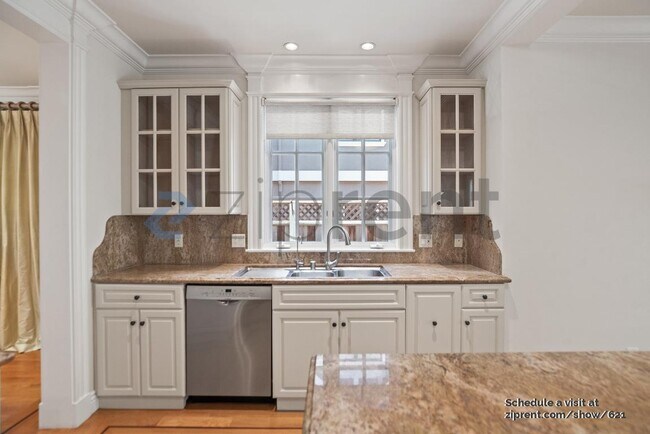 Building Photo - 1320 Drake Ave