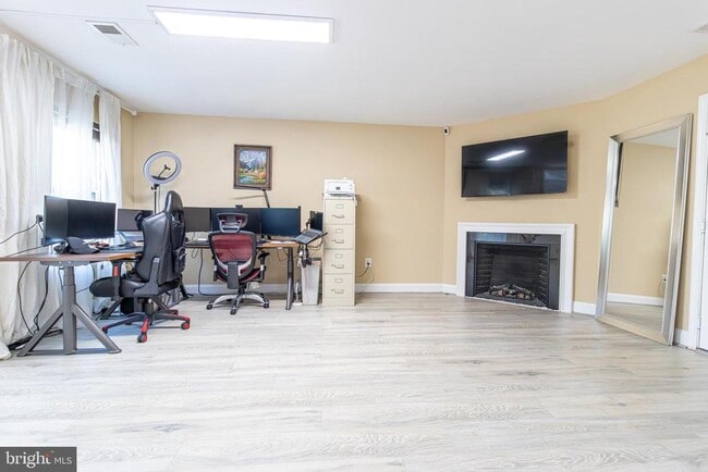 Building Photo - 2607 River Basin Ln