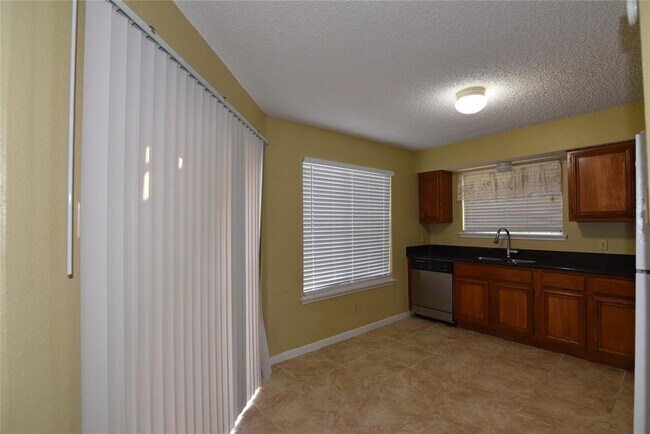Building Photo - 12400 Overbrook Ln