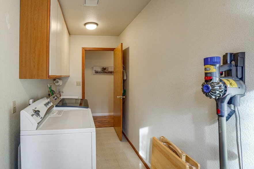 Building Photo - 2634 Pinter Ave