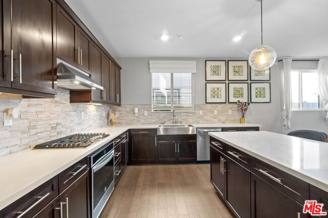 Building Photo - 1203 Beach Ln