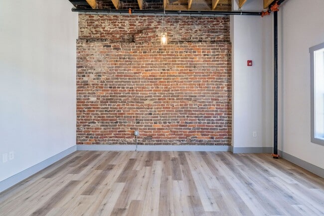 Building Photo - 213 E Main St