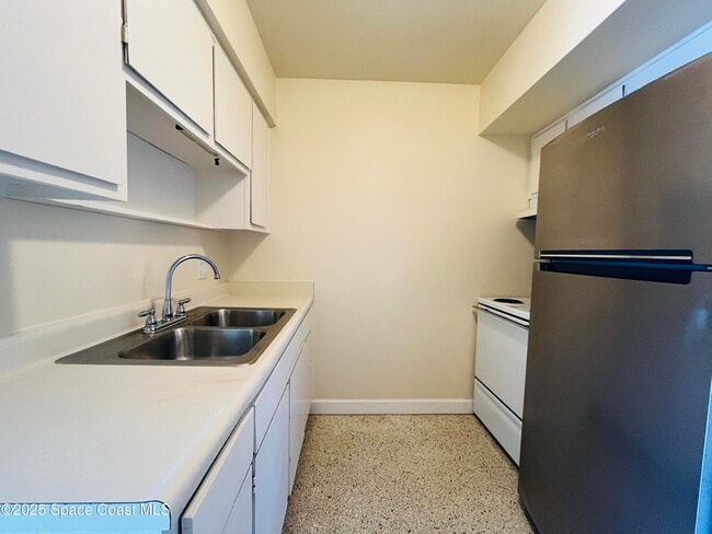 Building Photo - 250 N Banana River Dr