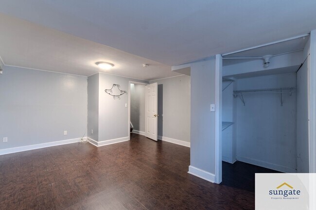 Building Photo - 414 Elrino St