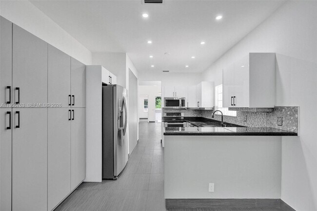 Building Photo - 1251 Hayes St