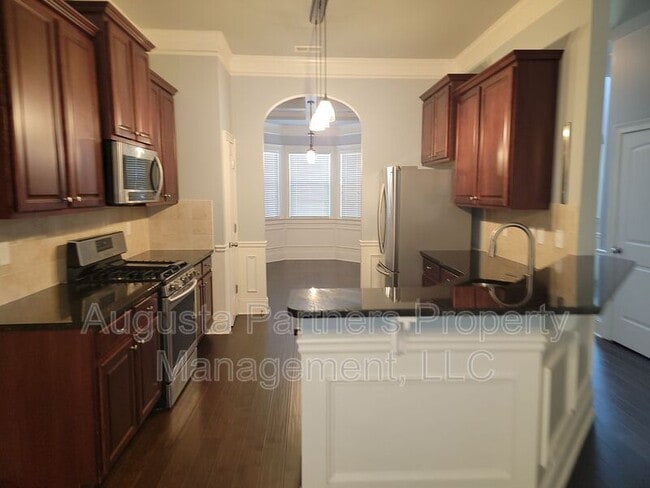 Building Photo - 325 Bellhaven Dr