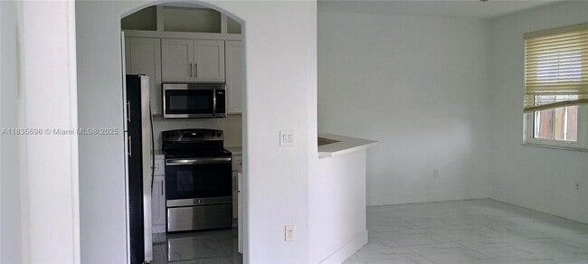 Primary Photo - 7803 NW 116th Ave