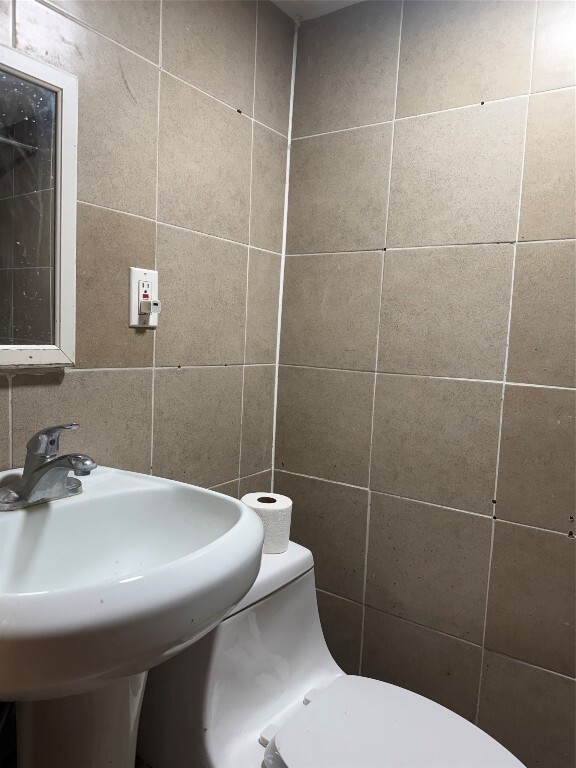 Building Photo - 337 1/2 Riverside Dr