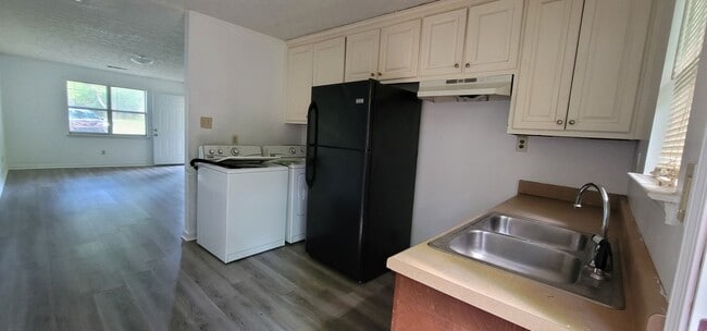 Building Photo - Duplex in Pike