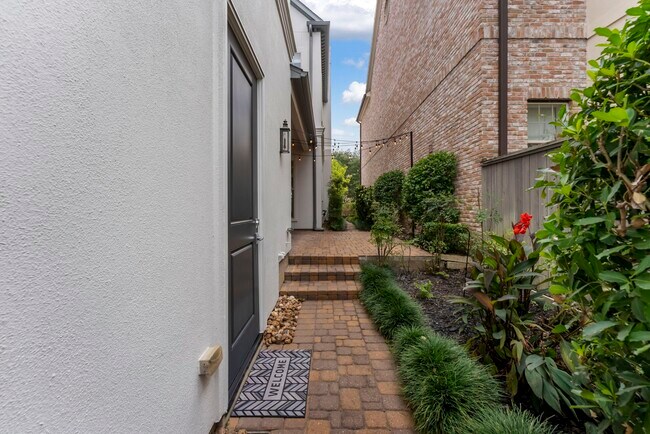 Building Photo - 14 Jetty Point Dr