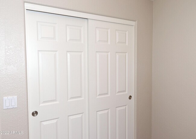 Building Photo - 14168 W Clarendon Ave