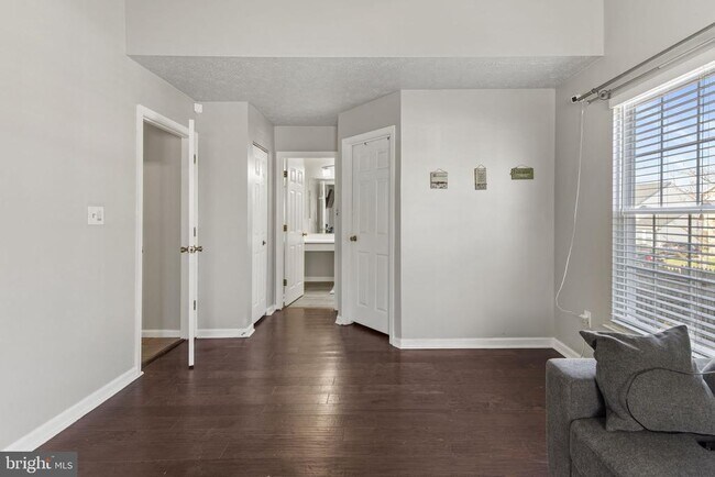 Building Photo - 3184 Ebbtide Dr