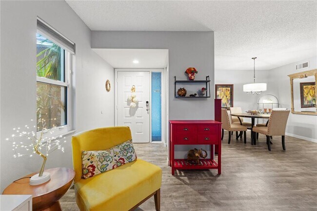 Building Photo - 300 S Florida Ave