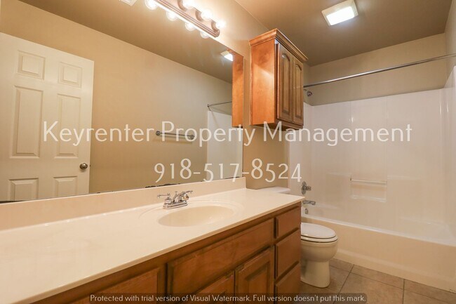 Building Photo - 3 Bed | 2 Bath in Collinsville!