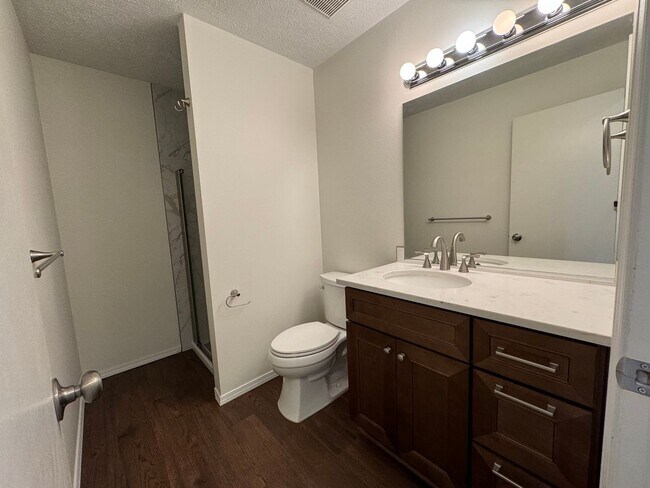 Building Photo - Delightful 2 Bed, 2 Bath Duplex near River...