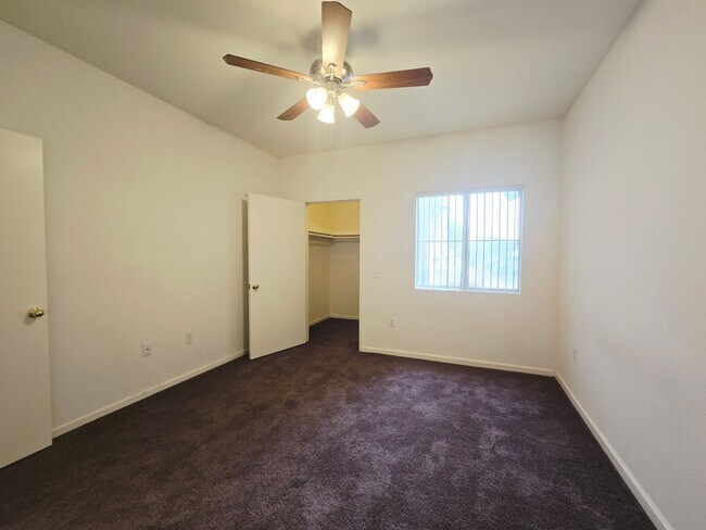 Building Photo - BEAUTIFUL 2 BEDROOM / 2 BATH LOWER LEVEL C...