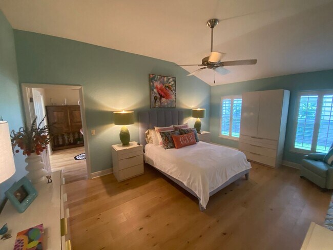 Building Photo - Exquisite - Turnkey, 3 + 2 + Office ANNUAL...