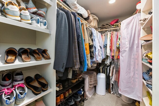 Building Photo - Stunning Irving Park 4 bedroom, 4 bathroom...