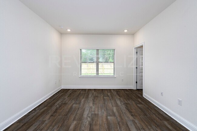 Building Photo - 13330 Shea Cir