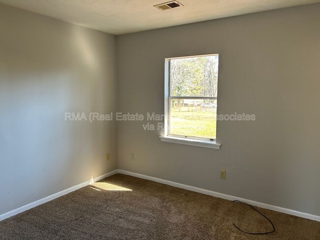 Building Photo - 300 S 18th St