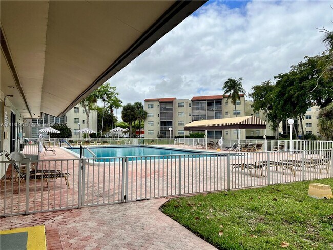 Building Photo - 1800 SW 81st Ave