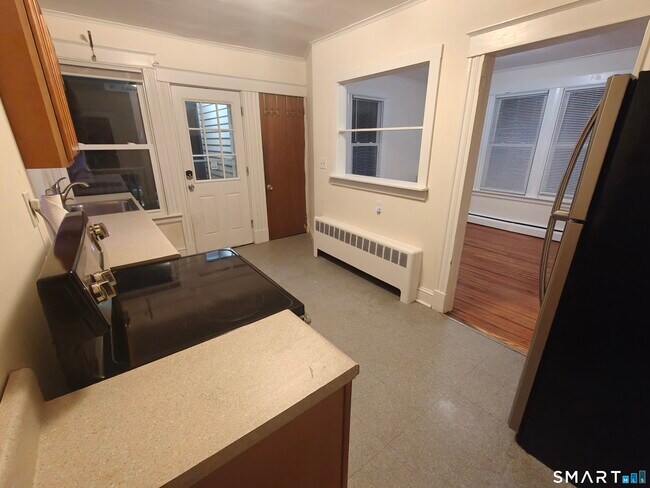 Building Photo - 387 Plainville Ave