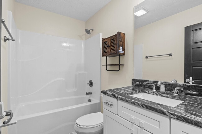 Building Photo - 240 Banyan Blvd